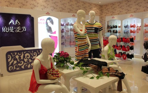 浪漫季节内衣店铺展示