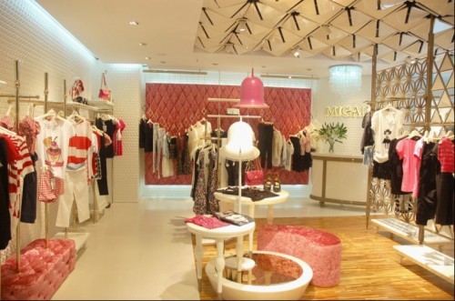 曼娅奴女装店铺展示