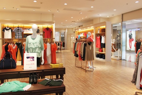 温纯休闲装店铺展示
