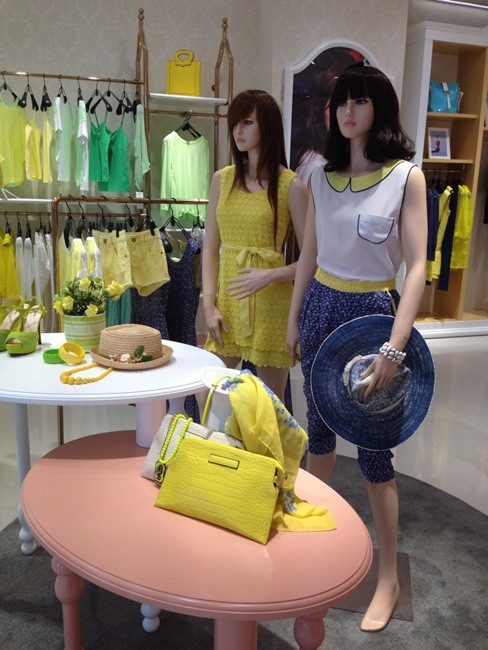 依迪菲女装店铺展示