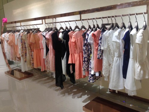 伊贝杉女装店铺展示