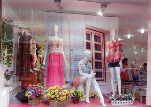 VARVAR凡花女装店铺形象