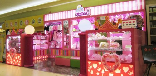 粉美儿童装店铺展示
