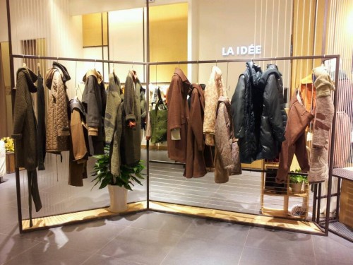 罗兰伊杜女装店铺展示