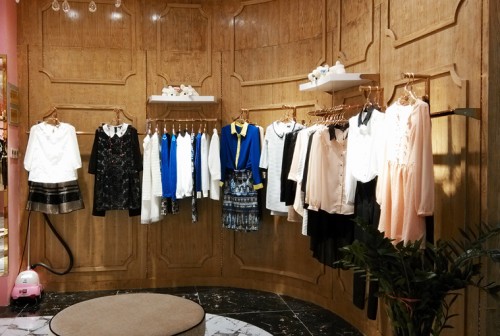 雅轩菲格女装店铺展示