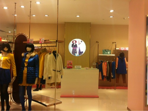 雅轩菲格女装店铺展示