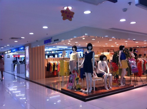 雅轩菲格女装店铺展示