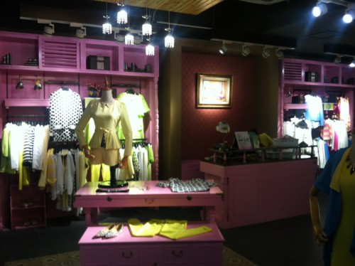 美丽档案女装店铺展示