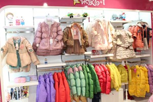 快乐61童装店铺展示