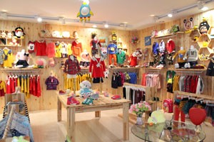 快乐61童装店铺展示