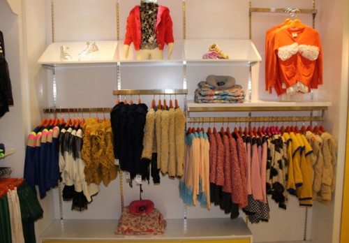 Q娃娃童装店铺展示