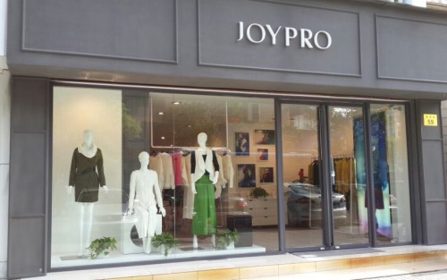 乔品女装店铺展示