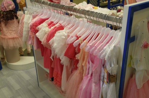 梦幻屋童装店铺展示