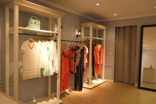 欧尚乐品女装店铺展示