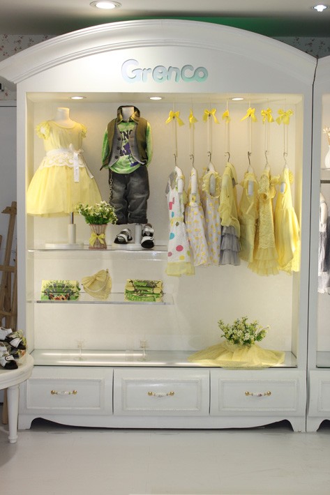 青青果童装店铺形象