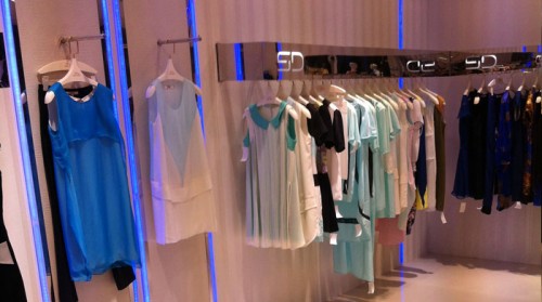 新笛女装店铺形象