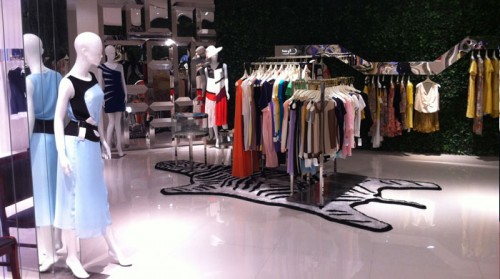 新笛女装店铺形象