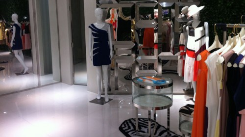 新笛女装店铺形象