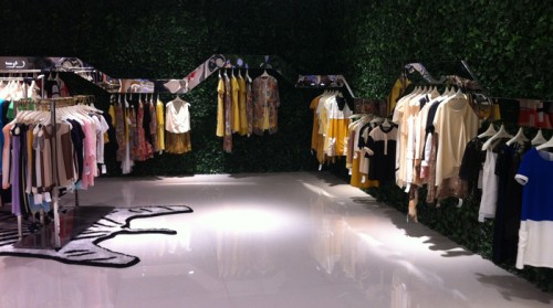 新笛女装店铺形象