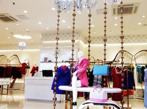 华艺嘉年女装店铺展示