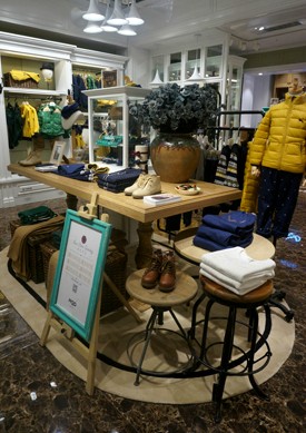 马骑顿童装店铺展示