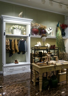 马骑顿童装店铺展示