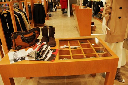 EY女装店铺展示