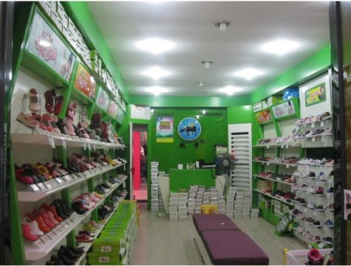 牧童童装店铺展示