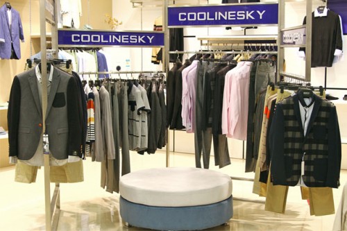 酷蓝天空男装店铺展示