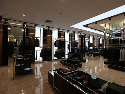 巴鲁特男装店铺展示
