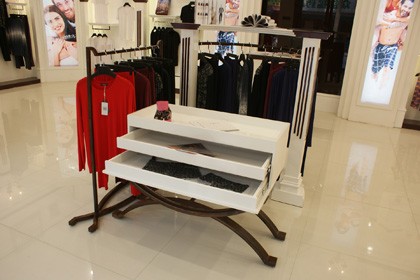 罗马世纪内衣店铺展示