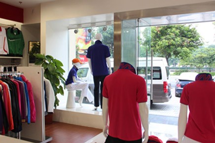 兰狮运动装店铺形象