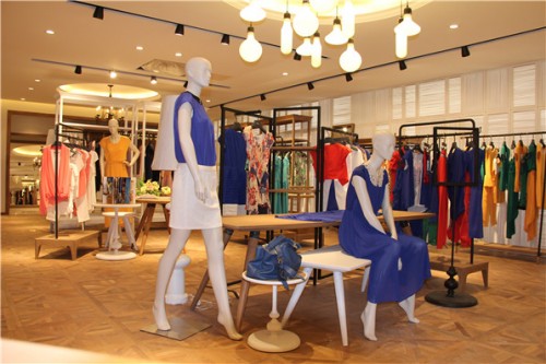 尚艾诗女装店铺展示