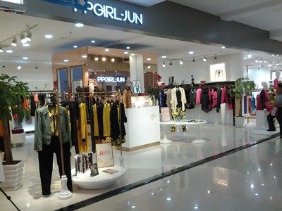 翩翩女孩女装店铺形象