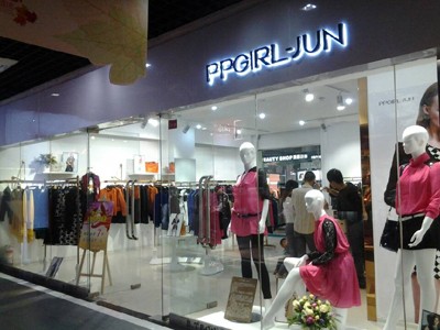 翩翩女孩女装店铺形象