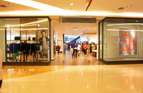 爱博·琼斯羽绒服店铺展示