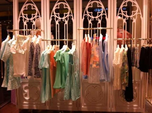 BR女装店铺展示