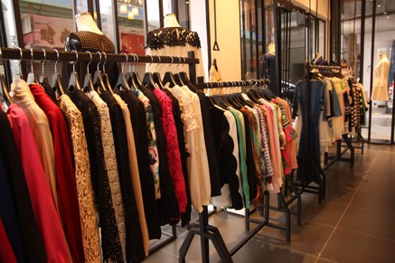 雅芙女装店铺展示