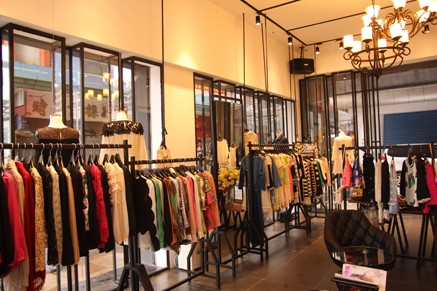 雅芙女装店铺展示