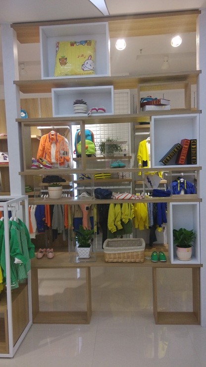 海贝童装店铺展示