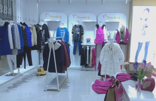 丹时力女装店铺展示