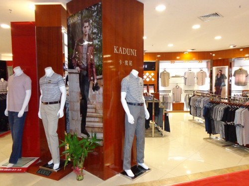 卡度尼男装店铺展示
