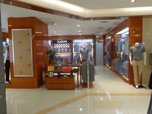 卡度尼男装店铺展示