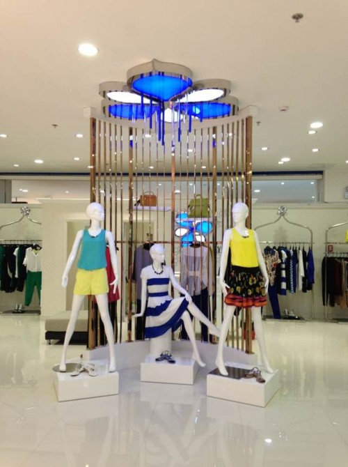 罗娜尔朵女装店铺展示