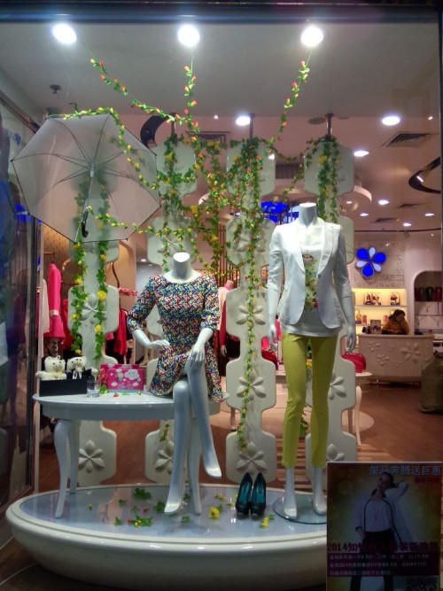 罗娜尔朵女装店铺展示