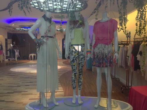 罗娜尔朵女装店铺展示