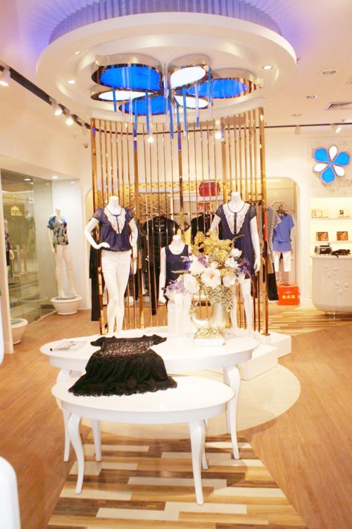 罗娜尔朵女装店铺展示