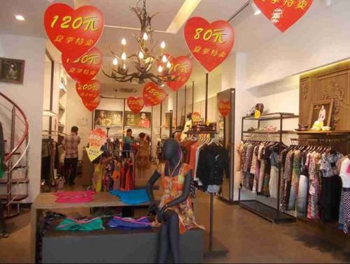 哥姊虞女装店铺展示