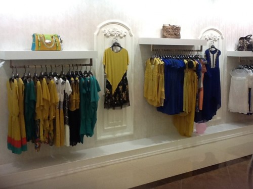 哥姊虞女装店铺展示