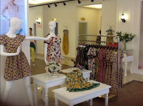 哥姊虞女装店铺展示